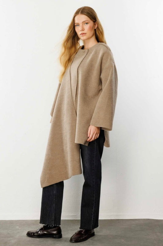 Manteau à écharpe