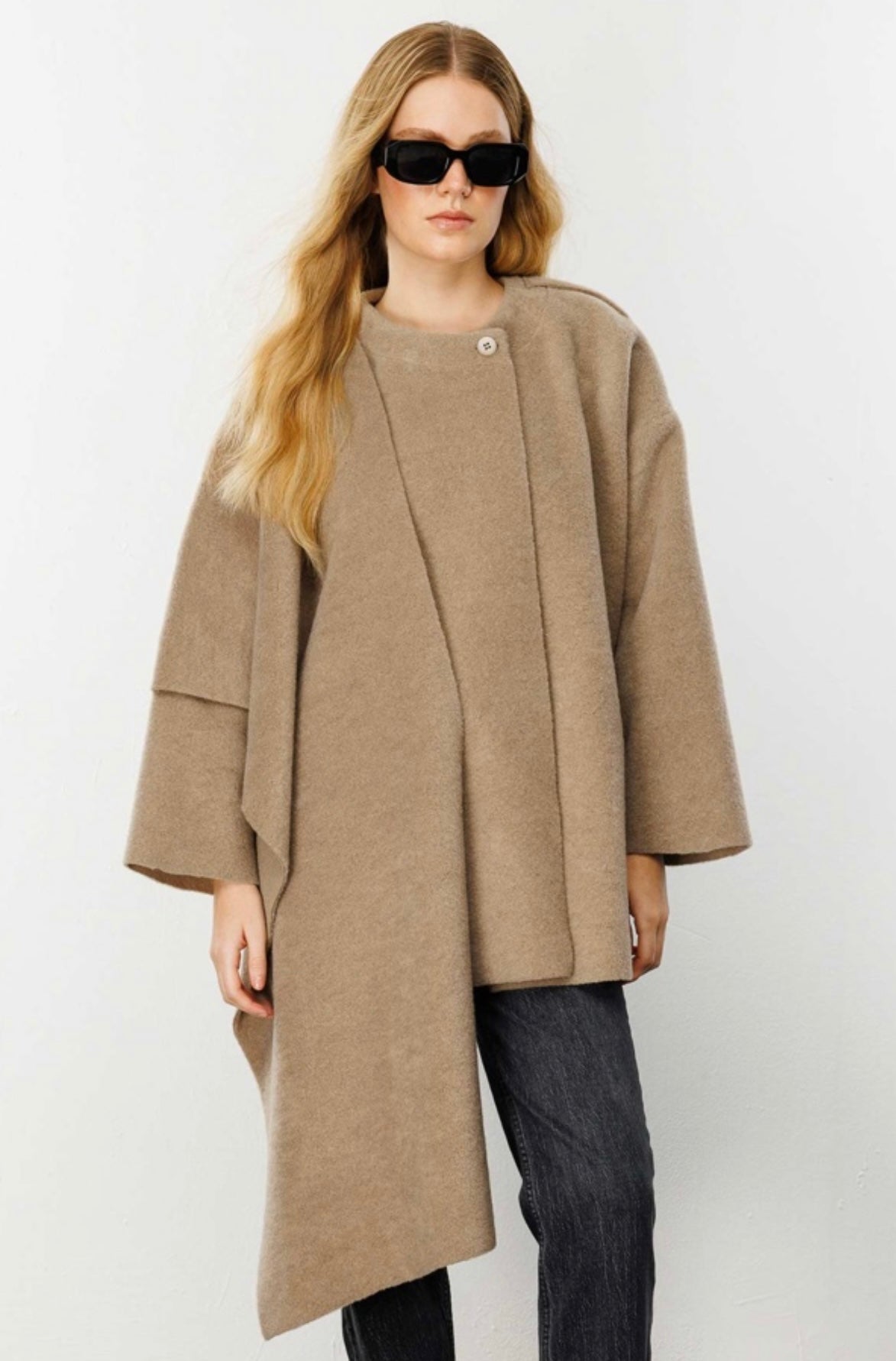 Manteau à écharpe